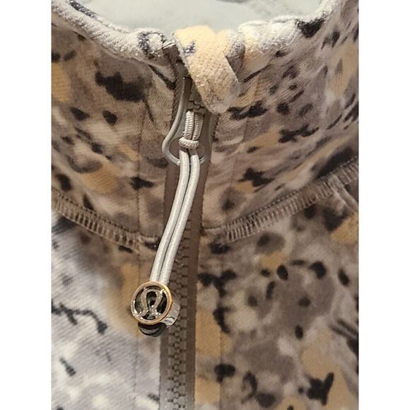 Lululemon Rise & Shine Jacket Not So Petite Fleur Silver Spoon Athleisure | 10 - Picture 9 of 10